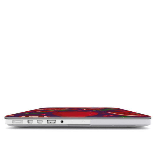 Coque MacBook grenade violet, vue de profil montrant l'épaisseur avec la coque et les ports dégagés