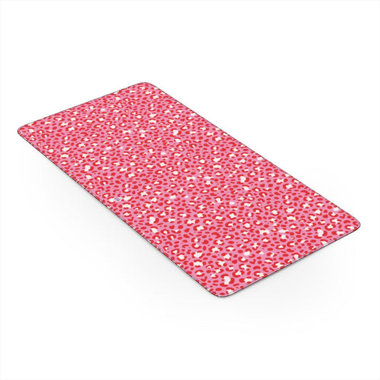 Sous-main de bureau motif léopard rose, vue trois quarts