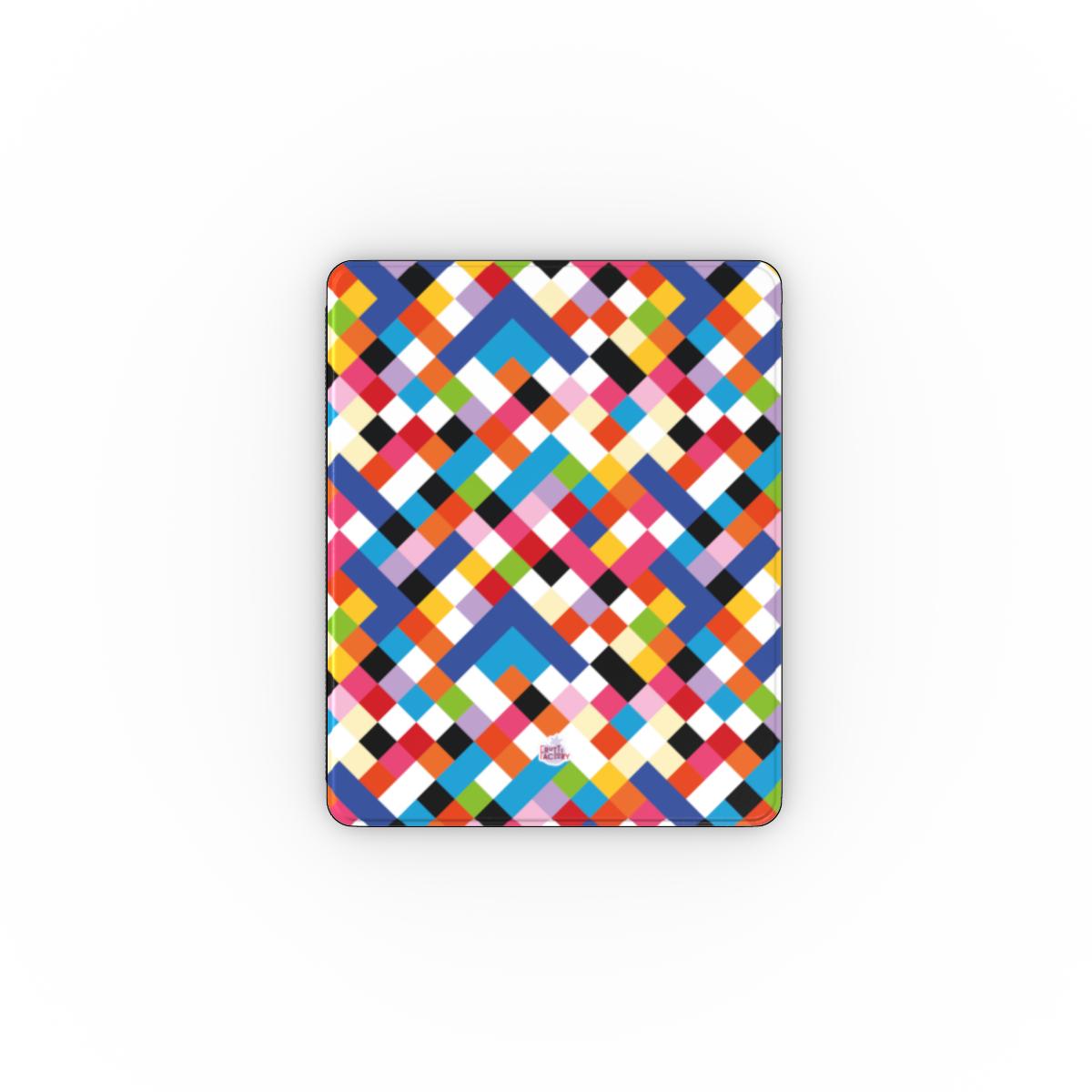 Coque iPad motif arlequin multicolore, vue de face