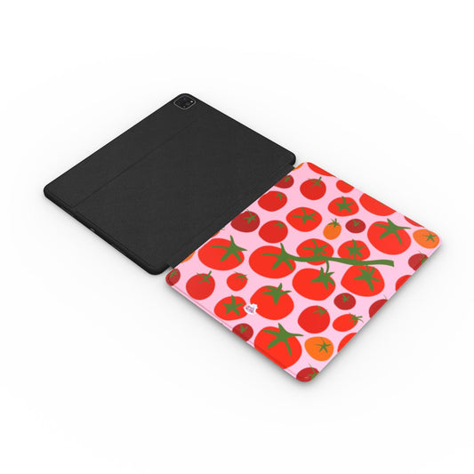 Coque iPad motif tomate rose, vue à plat montrant le rabat de protection de l'écran et la coque arrière avec découpe pour l'appareil photo