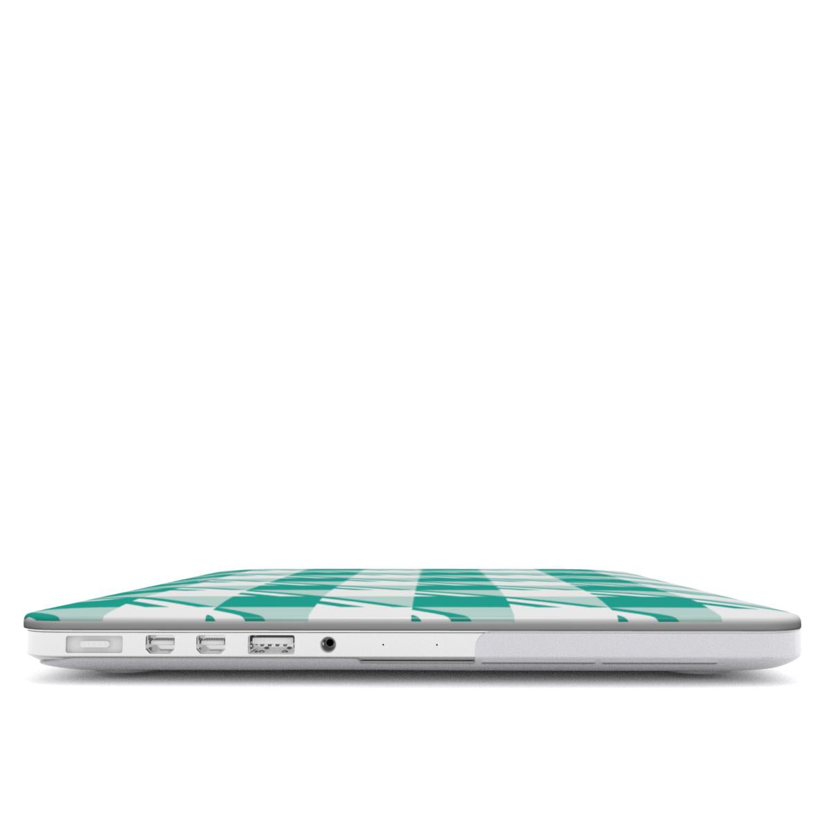 Coque MacBook Vichy menthe, vue de profil montrant l'épaisseur avec la coque et les ports dégagés