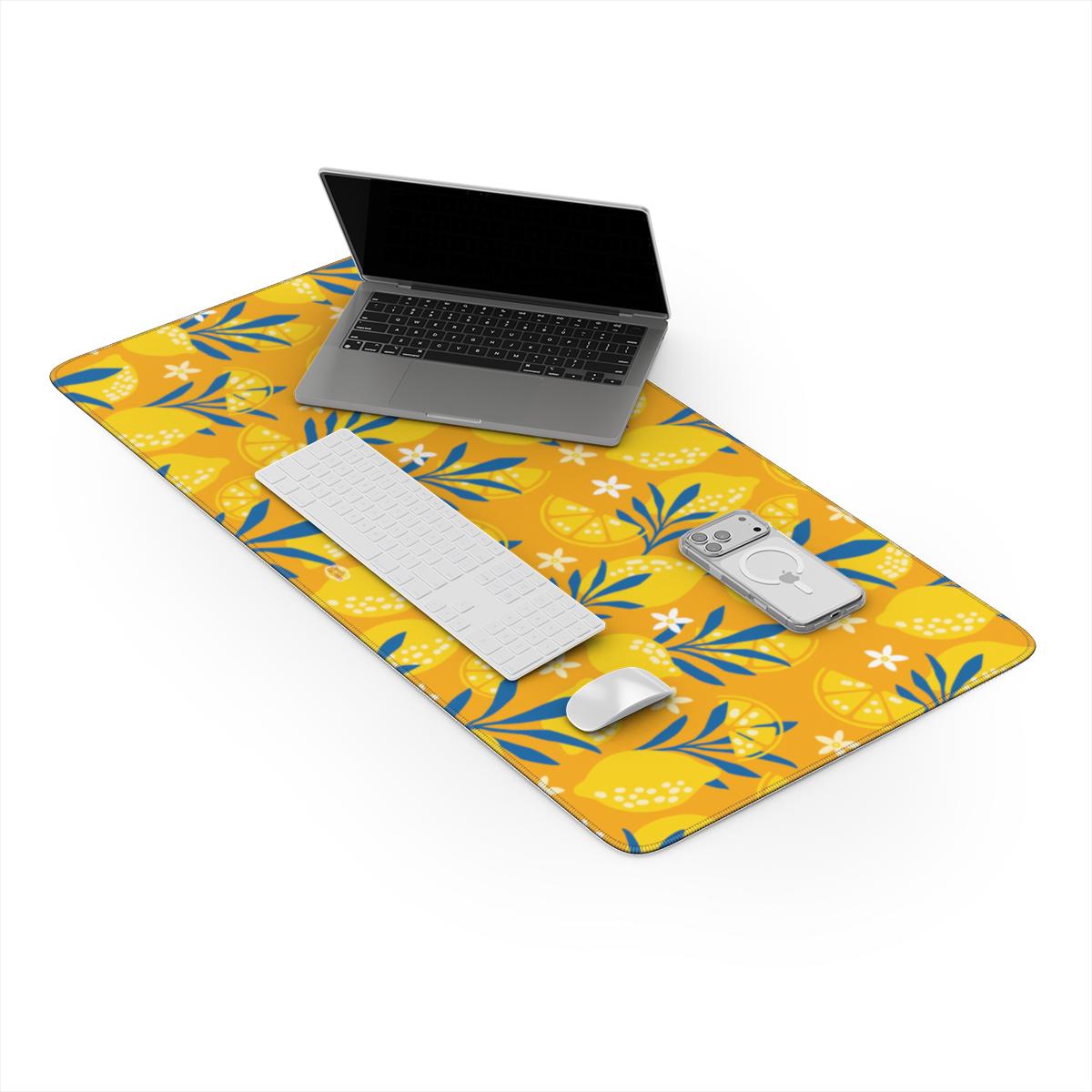 Sous-main de bureau motif citron jaune, en situation sur un bureau