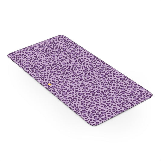 Sous-main de bureau motif léopard mauve, vue trois quarts